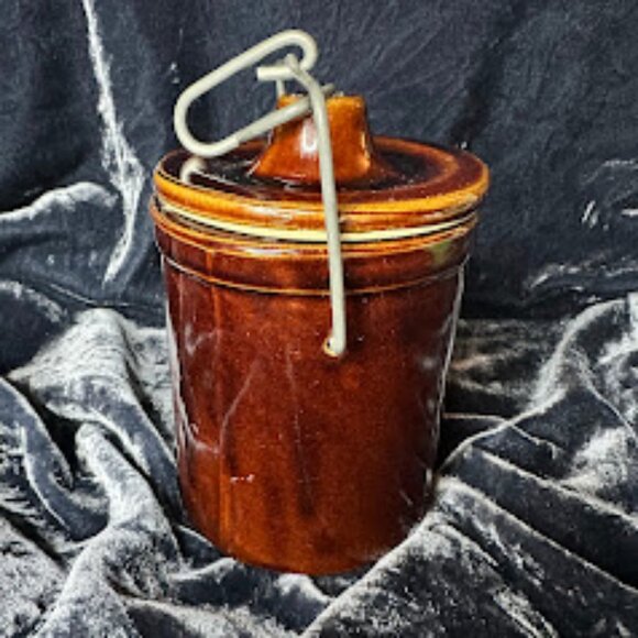 Vintage Glazed Stoneware Cheese Crock with Metal Lock Lid in Brown from 1970s - Picture 5 of 16